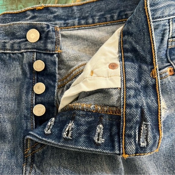 Levi’s 501 Distressed Straight Leg Jeans Button Fly Size 25 - Picture 13 of 14